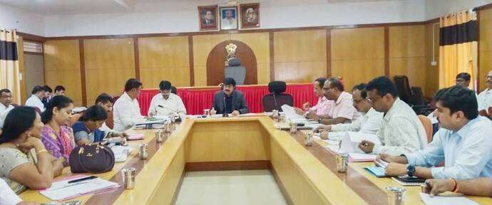 Railway Ministry officials during a press briefing announcing the cancellation of the ₹402 crore project
