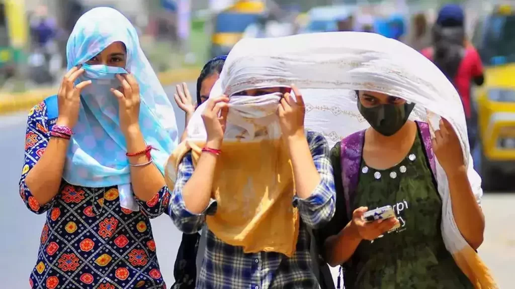DELHI RECORDS FIRST 40°C DAY OF THE SEASON