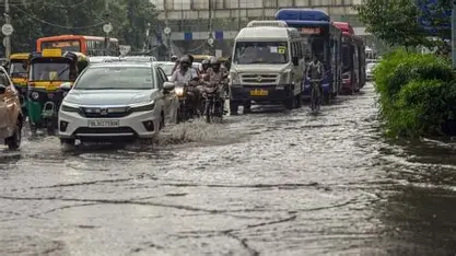 Heavy traffic on NH-48 between Dhaula Kuan and Manesar