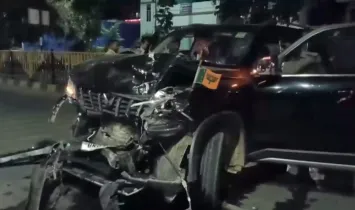 Speeding car hits police in Patna
