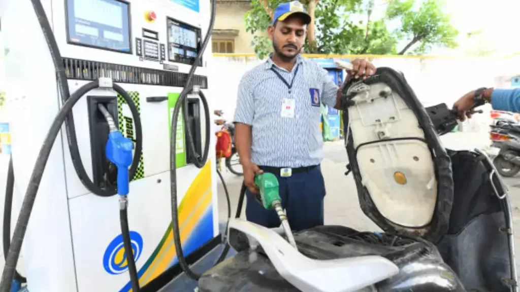 62 lakh vehicles in Delhi denied fuel from July 1 due to missing PUC certificates.