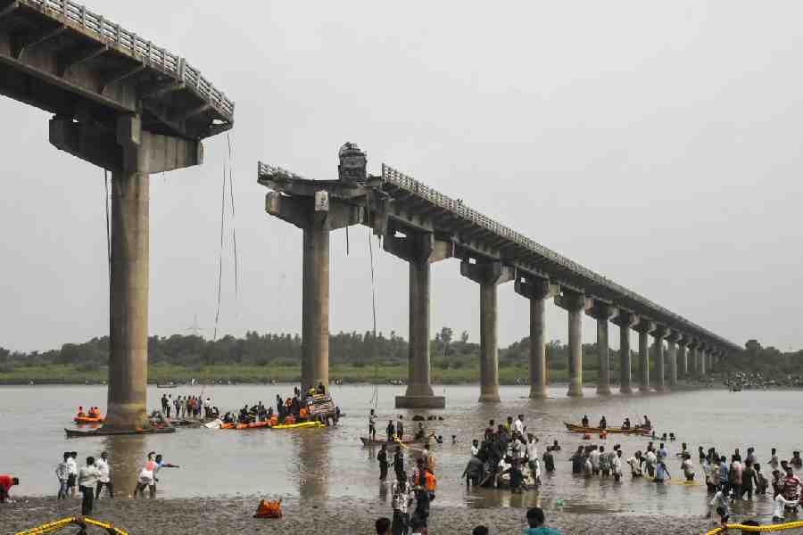 Vadodara bridge collapse