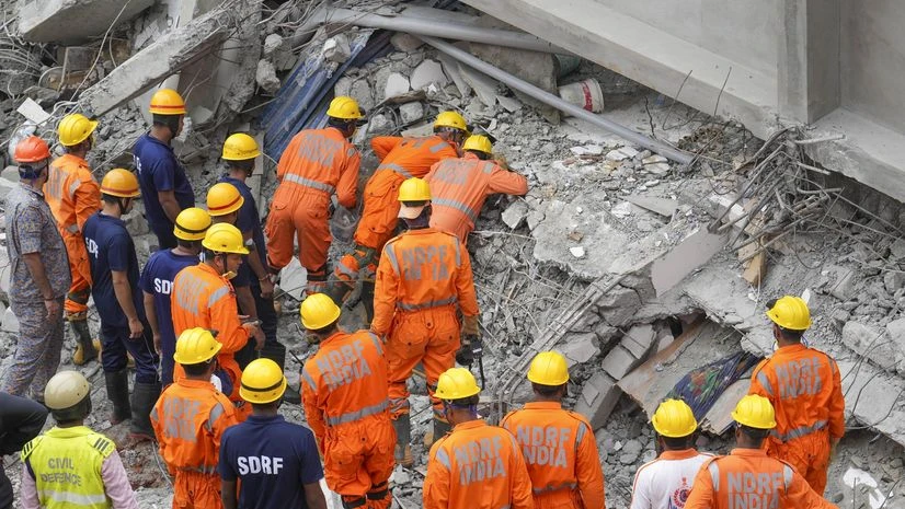 Daryaganj building collapse