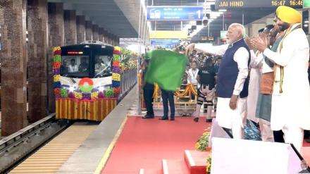 PM Modi opens metro in kolkata