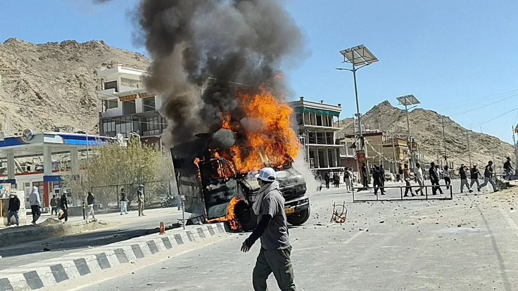Leh clashes over statehood
