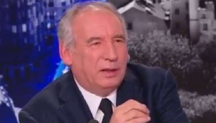 François Bayrou resigns in Paris