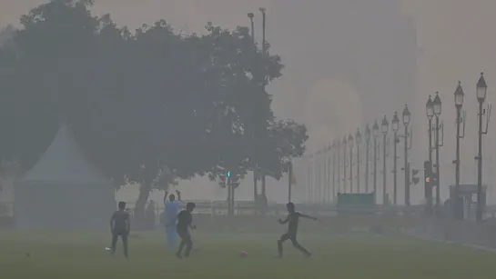 Delhi skyline with smog