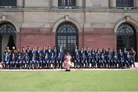 Indian women’s cricket team with President Murmu