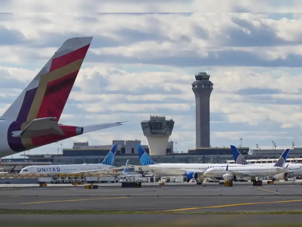 Airplanes grounded at U.S. airport