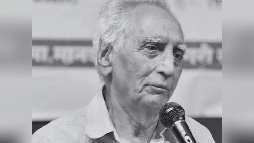 Baba Adhav addressing workers