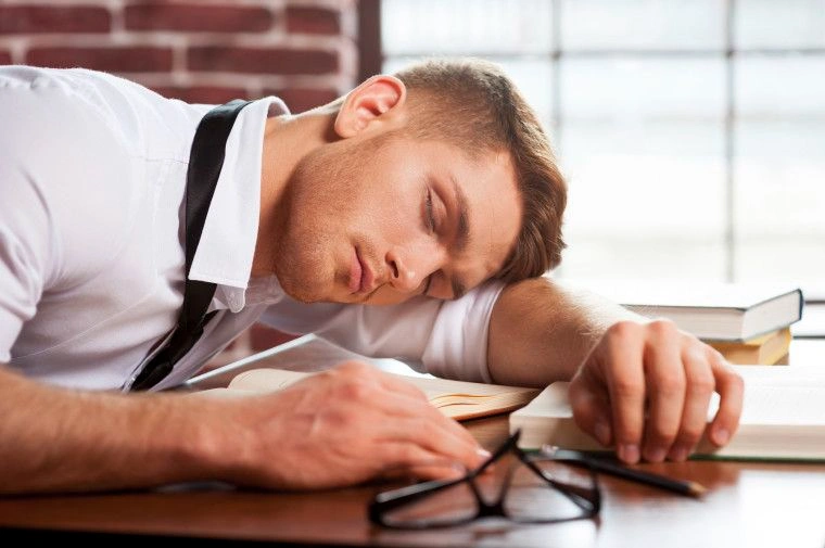 Study linking sleep patterns to productivity decline.