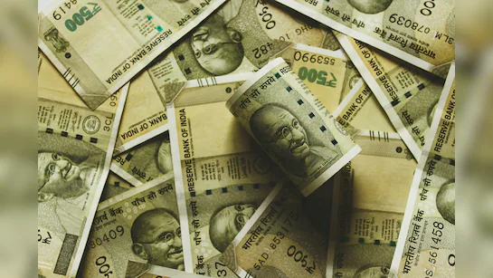 Rupee at 90.4 after India–US trade deal