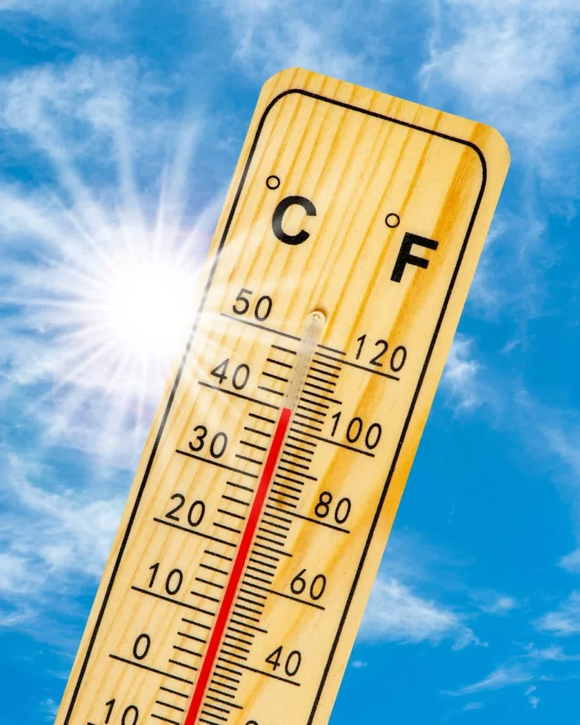 Heatstroke vs heat exhaustion symptoms infographic.