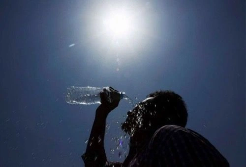 India's early 2026 heatwave scorches cities, sparks crisis.